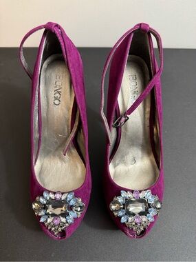 BONGO Women's Magenta Suede Jeweled Peep-Toe Heels